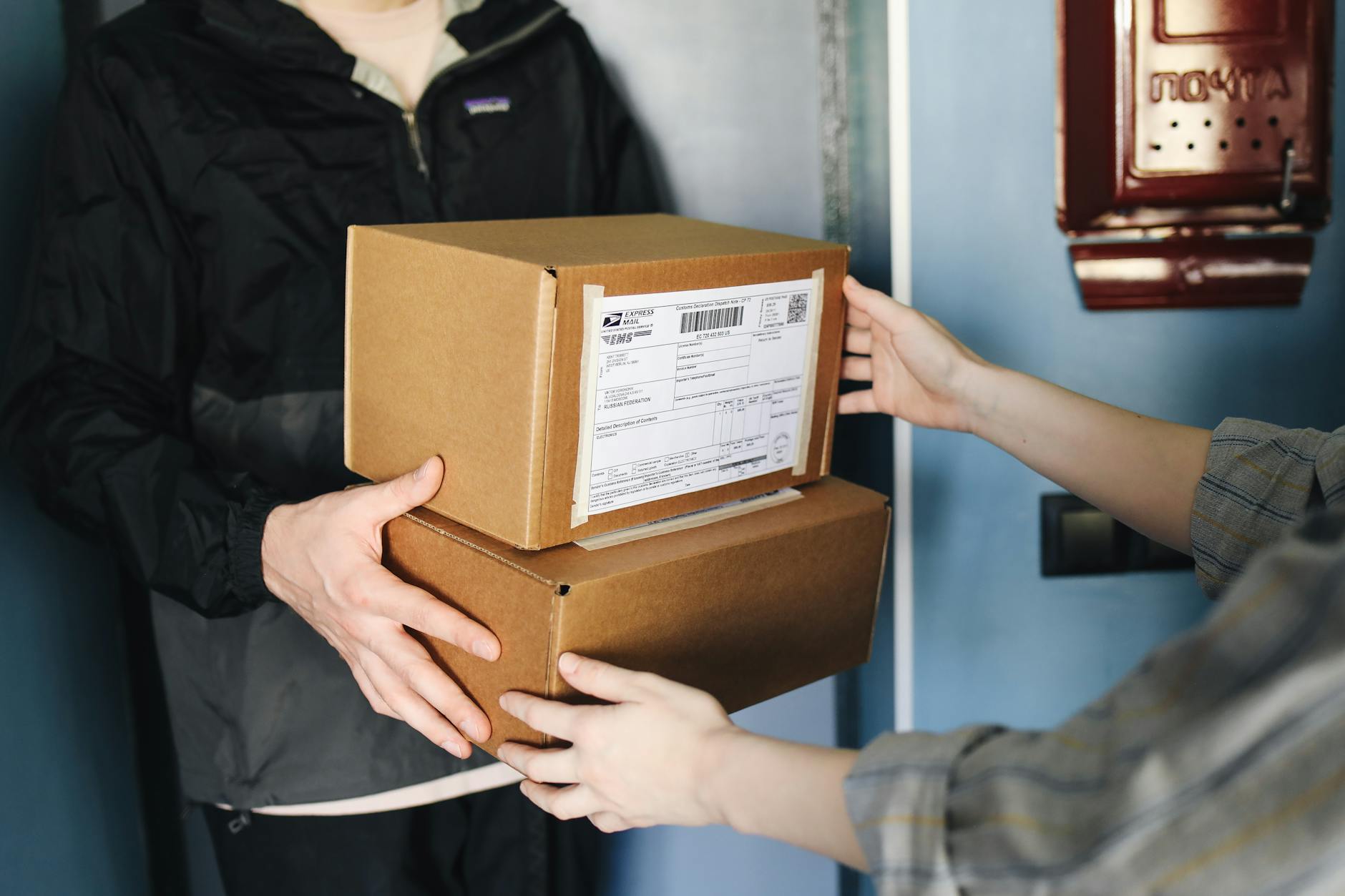 Dropshipping vs private label ecommerce comparison 2026