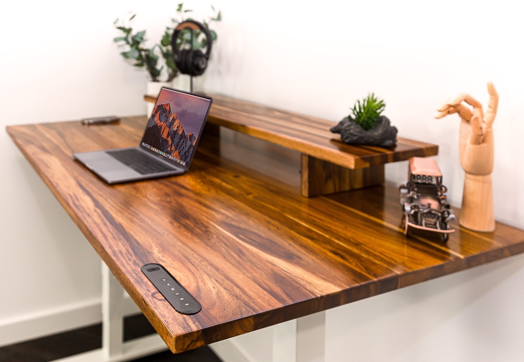 Electric height adjustable standing desk ergonomic workspace