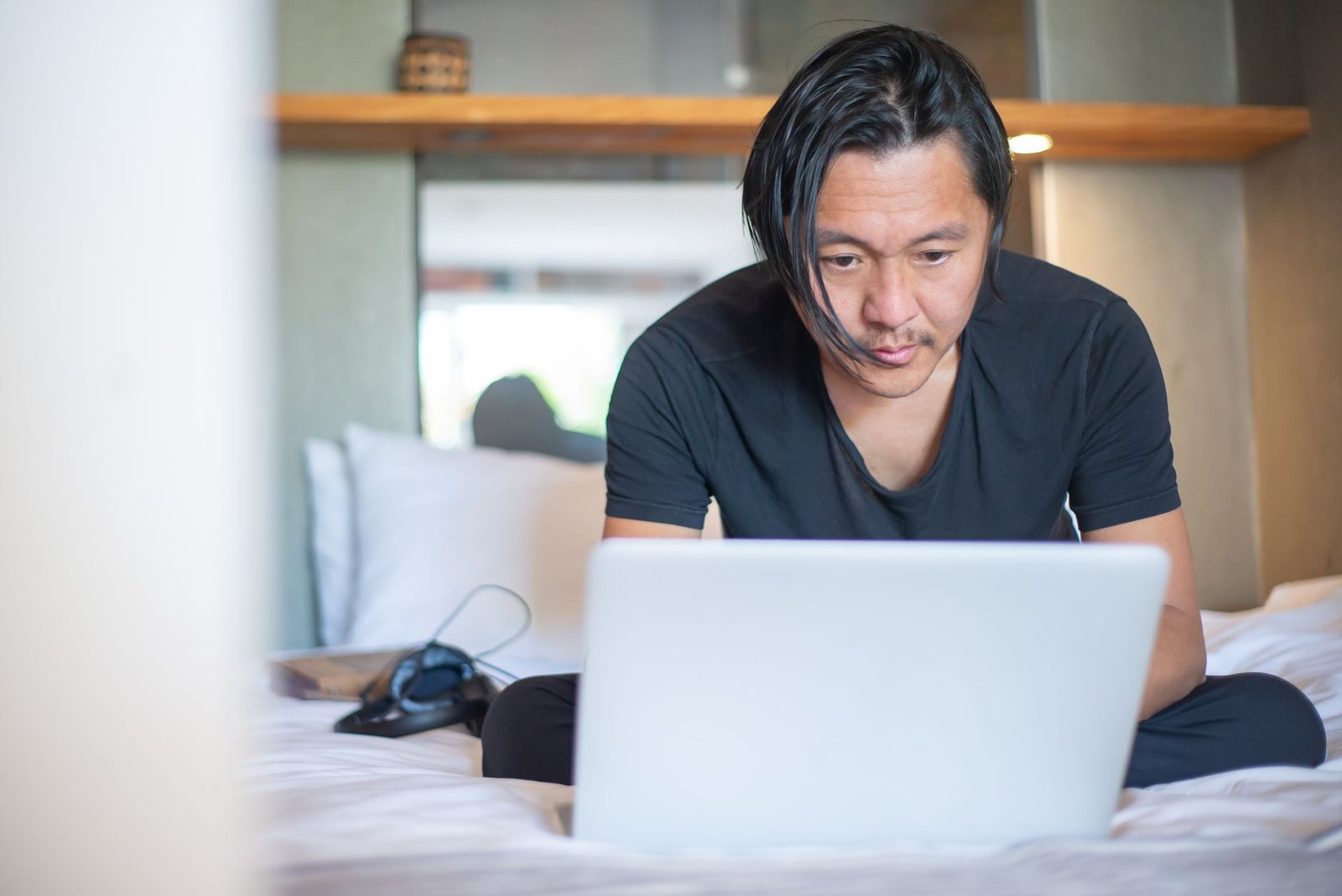 D2C founder laptop tool review for online business founders